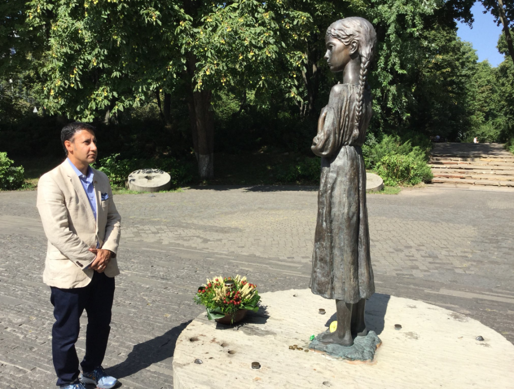 Parliamentary Secretary to the Minister of Canadian Heritage Arif Virani visited the Holodomor Victims Memorial