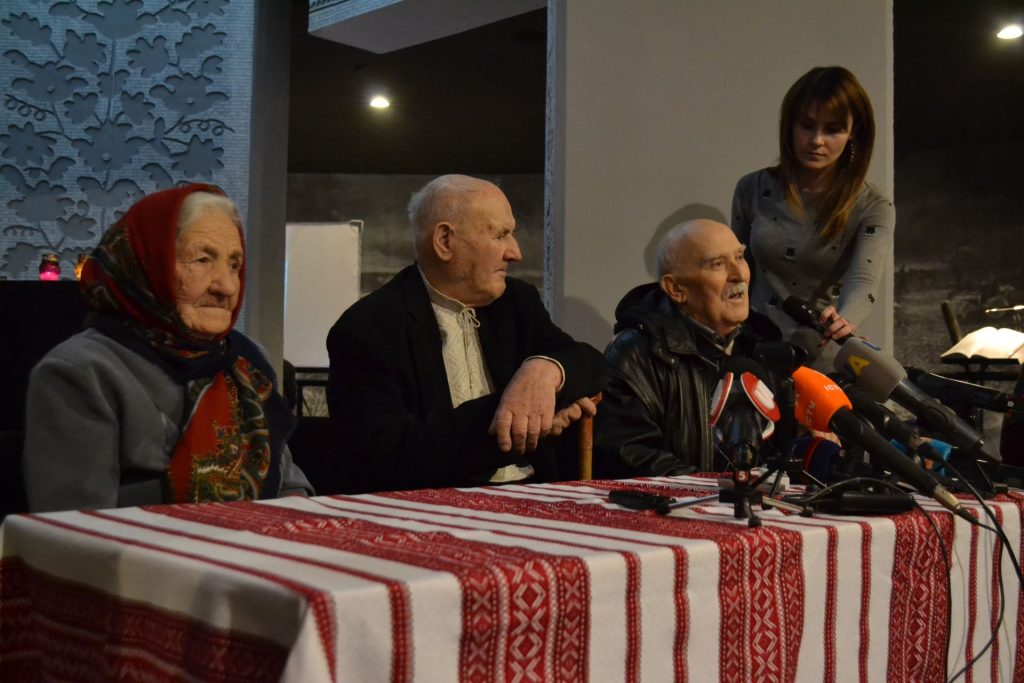 Я все своїми очима бачив, як почали їхати підводи, і до кожної хати заходили по чотири-п’ять чоловік, і до нас прийшли – “Де хліб?”