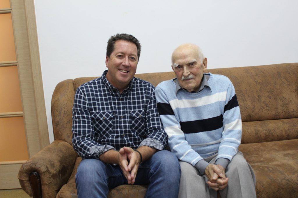 An American writer who writes a book about the Holodomor, visited the memorial