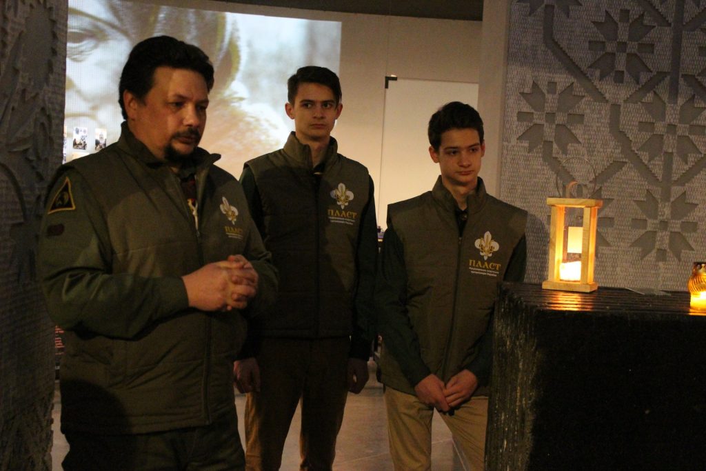 The Peace Light of Bethlehem as handed over to the Holodomor Memorial
