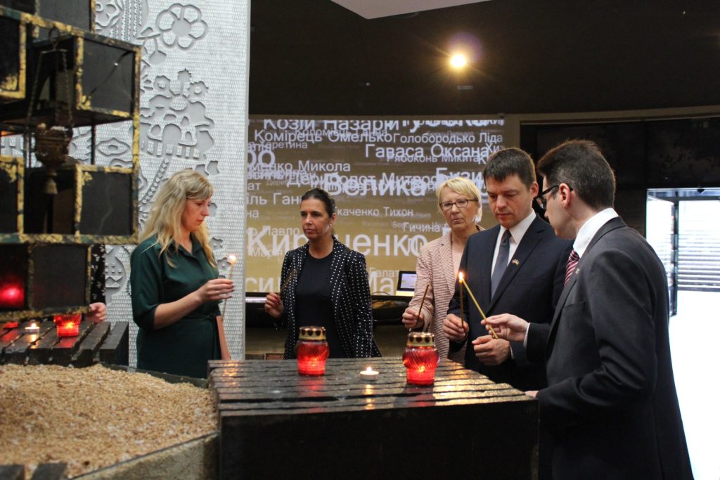 The deputy of the Saeima of Latvia Edvins Snore visited the Holodomor Victims Memorial