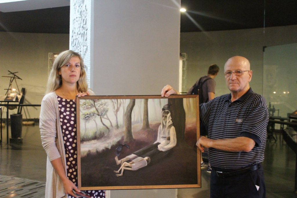 The Holodomor Victims Memorial has received a picture of the genocide of 1932-1933 as a gift