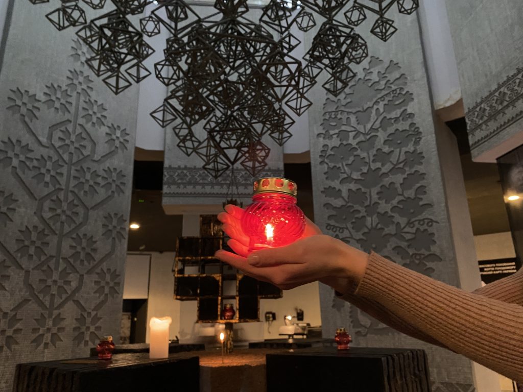 Plast brought Peace Light of Bethlehhem to the Holodomor Museum