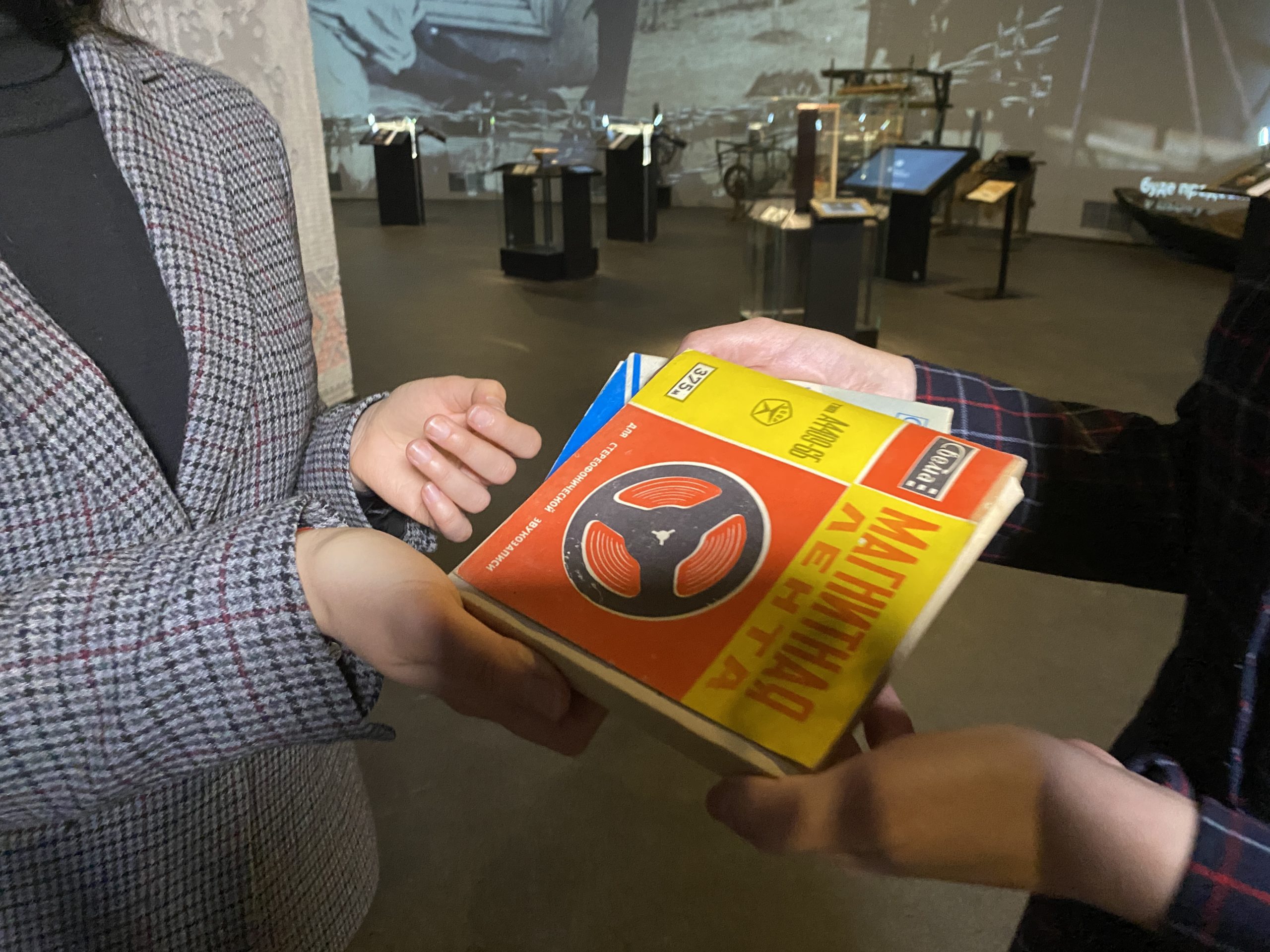 TV channel 1 + 1 handed over the tapes with the Holodomor eyewitnesses’ testimonies to the Holodomor Museum