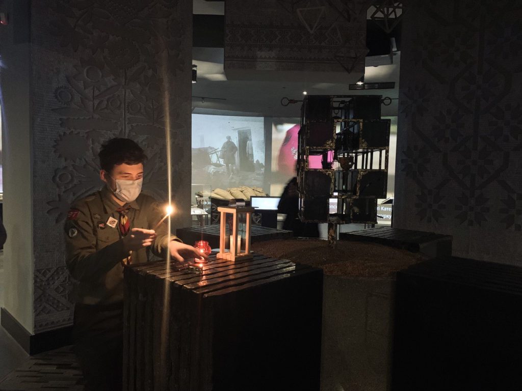 The Peace Light from Bethlehem was handed over to the Holodomor Museum