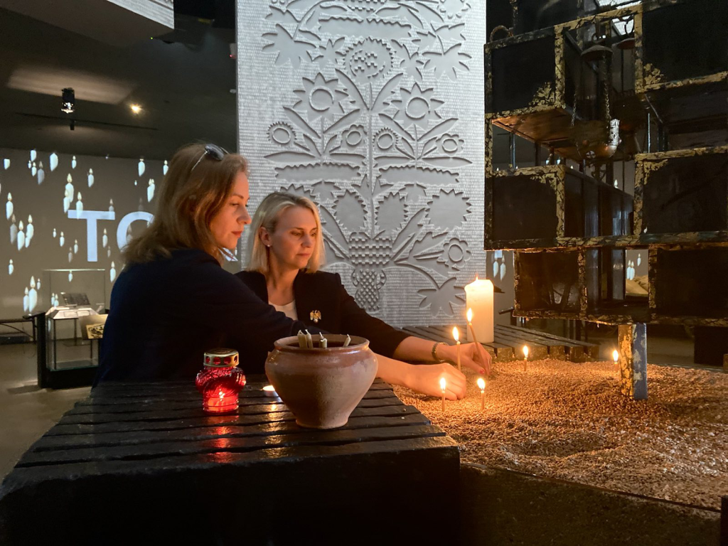 New US Ambassador to Ukraine Bridget Brink visited the Holodomor Museum
