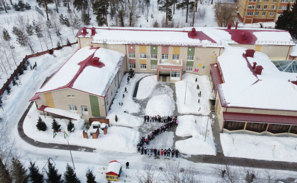 Дітьми з хоспісу виклали літеру Z у Казані