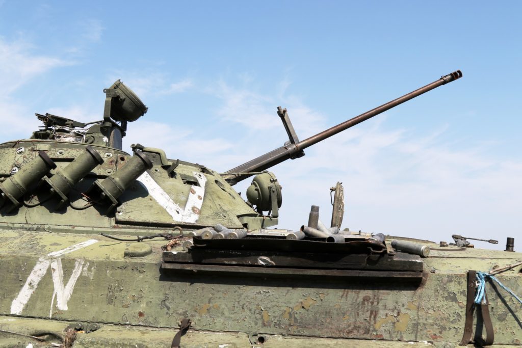 Російська військова техніка із символікою Z і V 3