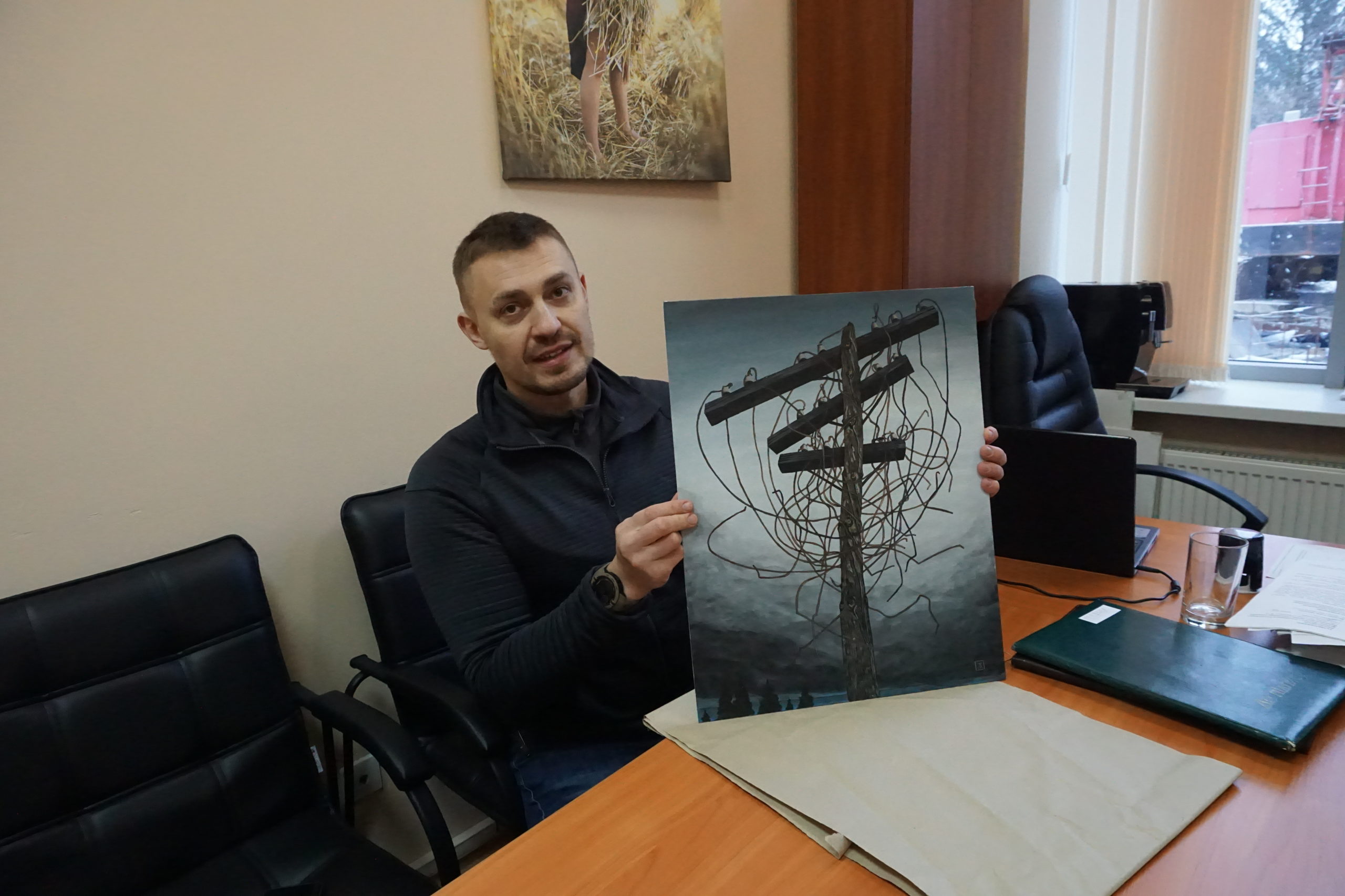 «Україна сьогодення. Голгофа»: український військовий подарував Музею Голодомору свою картину