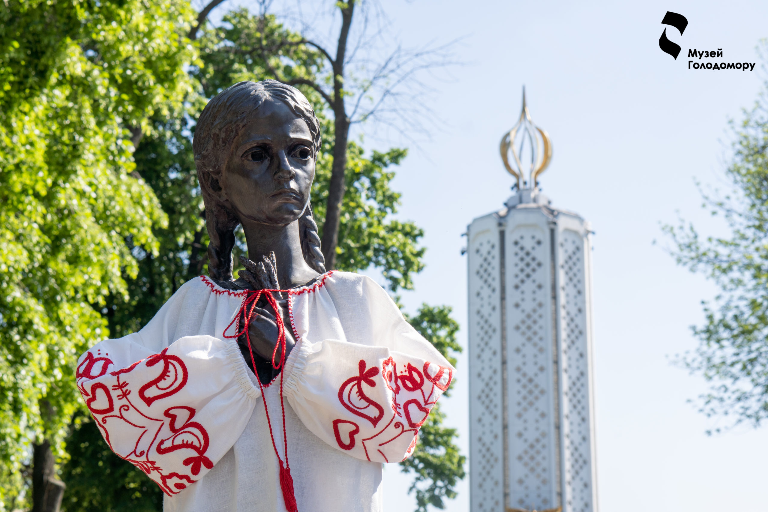 The Holodomor Museum opened an exhibition of embroidered shirts, received new exhibits, and dressed a girl with ears of grain in an embroidered dress