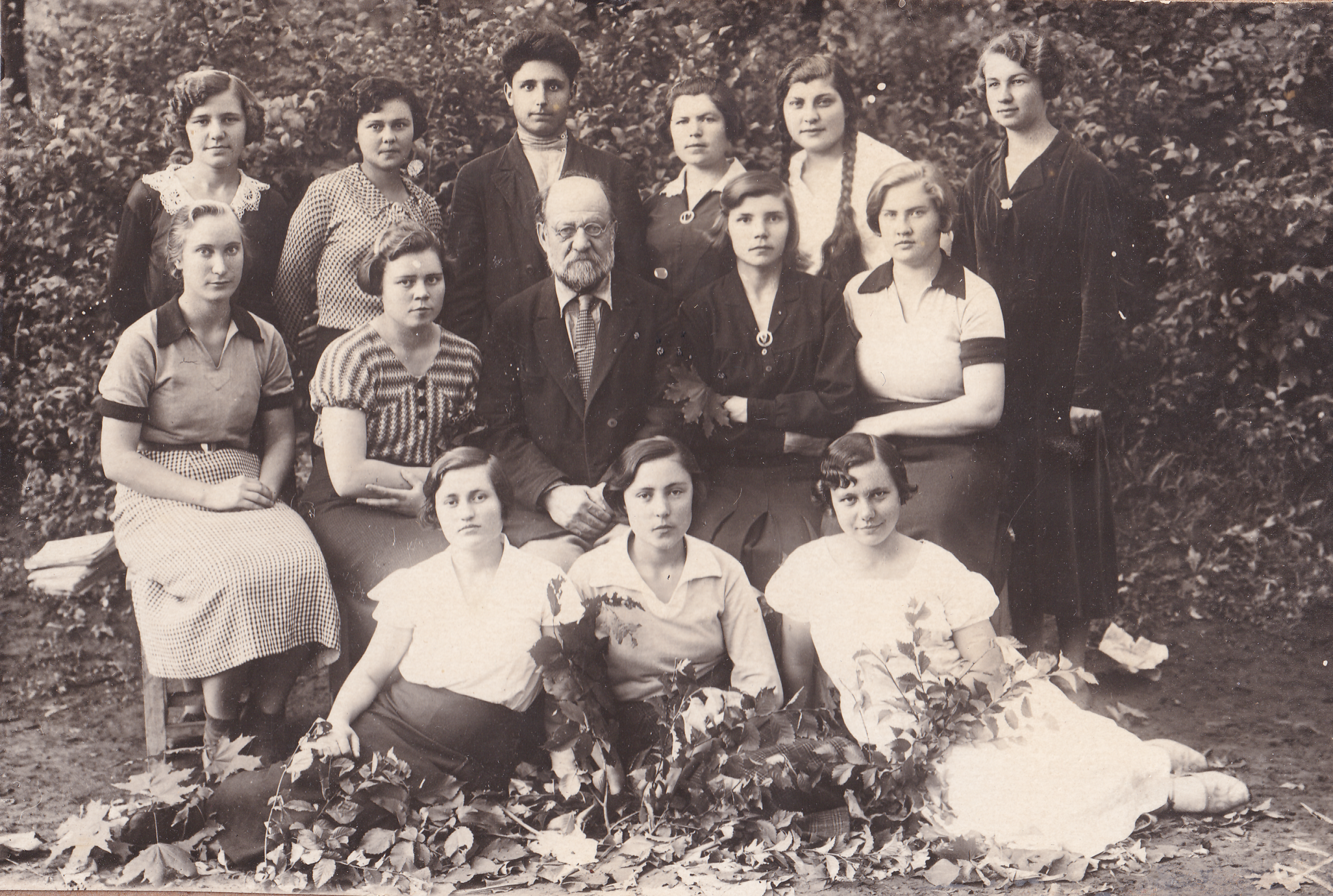 Photos from the 1930s rescued from the war zone were transferred to the Museum’s collections